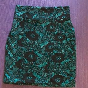 Stretchy Form Fitted Lace Design Pencil Skirt